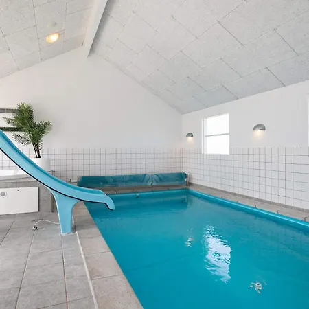 16 Person In Lokken-by Traum *