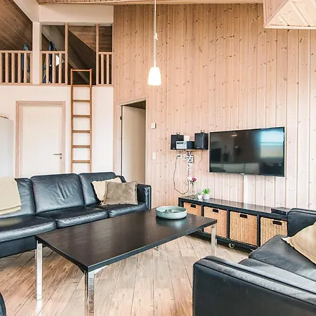 16 Person In Lokken-by Traum