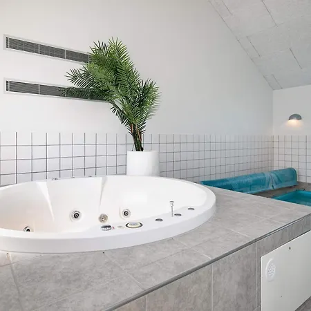 16 Person In Lokken-by Traum *