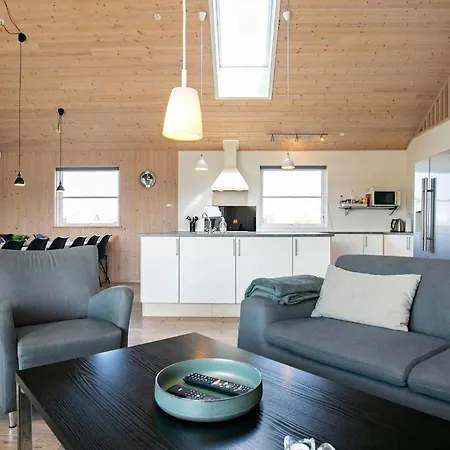 16 Person In Lokken-by Traum