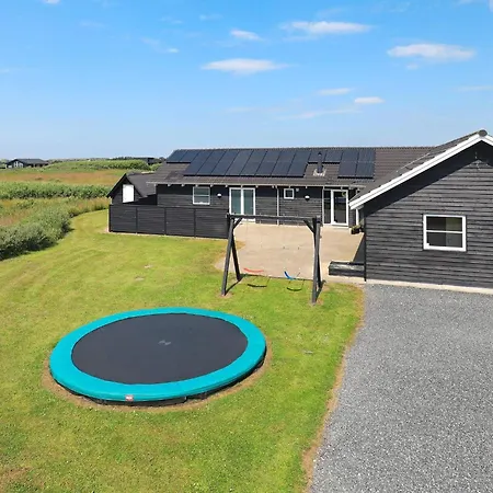 16 Person In Lokken-by Traum