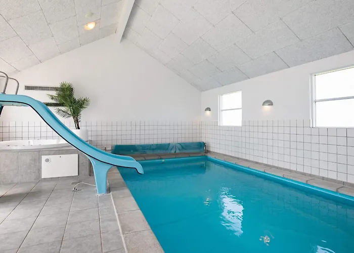 16 Person In Lokken-by Traum *