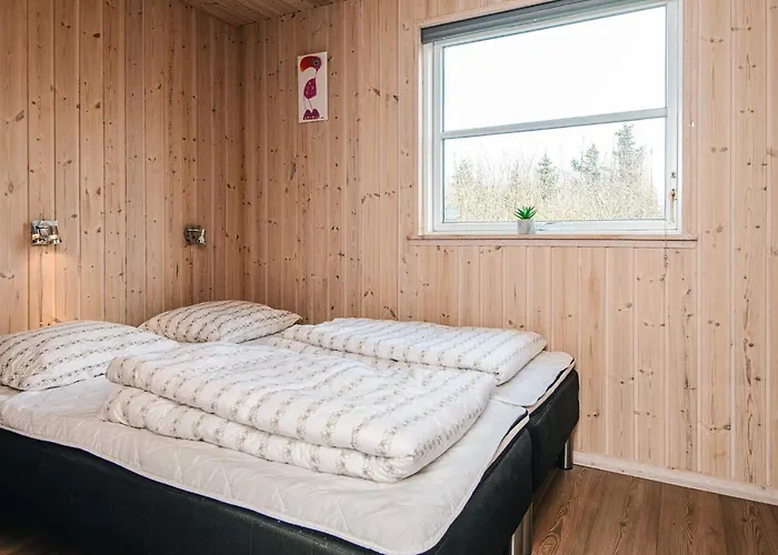 16 Person In Lokken-by Traum *