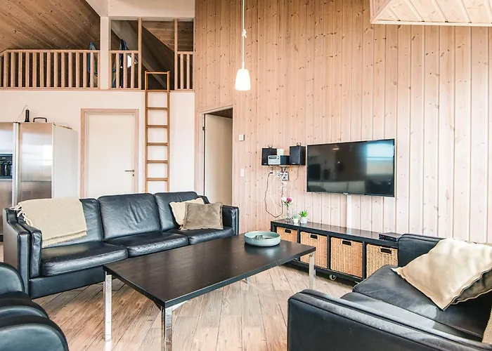 16 Person In Lokken-by Traum